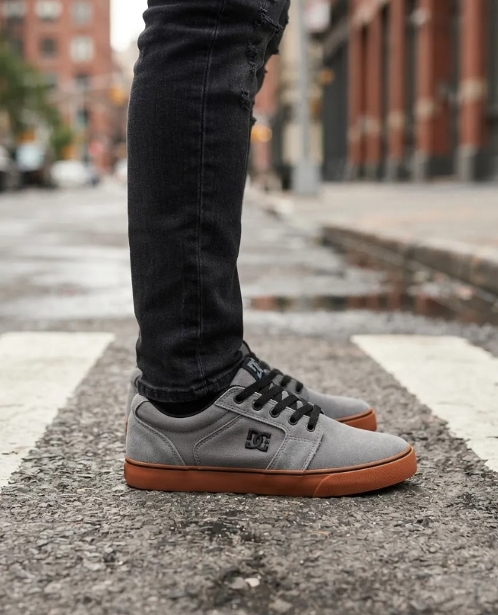 CALZADO DC URBAN – GRIS